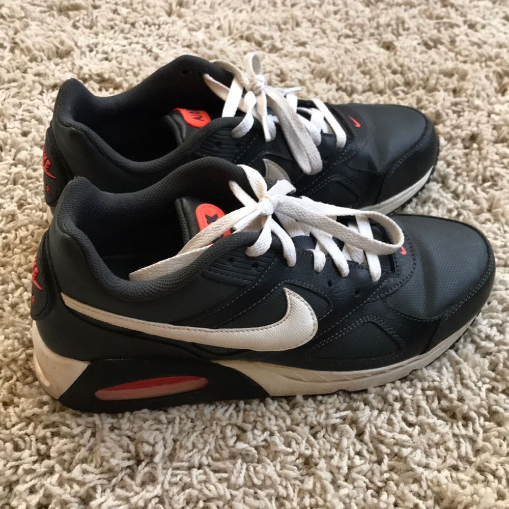 Men’s Nike sneakers